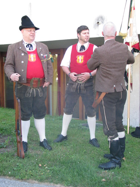 Fahnenabordnung der Straubkompanie Hall