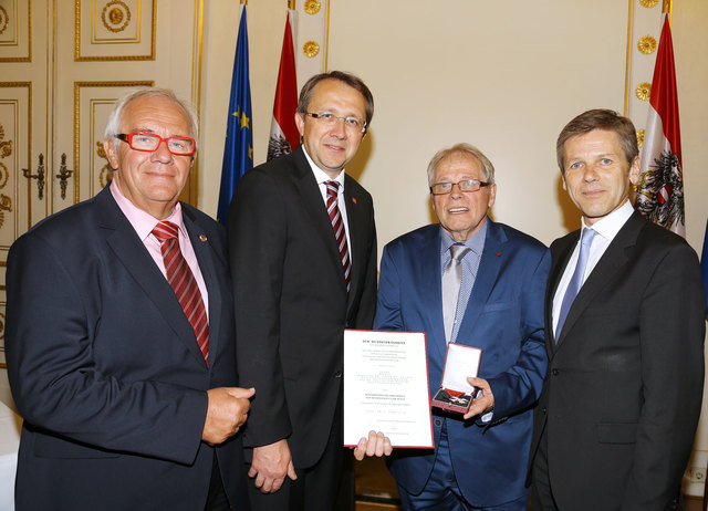 NR Anton Heinzl, Bgm. Mag. Matthias Stadler, HR Prof. Dr. Siegfried Nasko und BM Dr. Josef Ostermayer | Foto: SPÖ NÖ