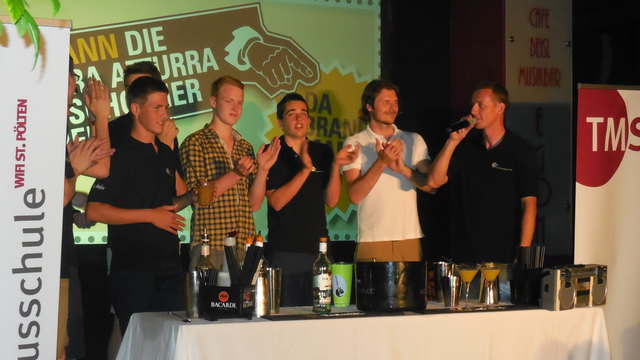 Begeisterten die Besucher im Egon mit Showbarkeepen. Im Bild von rechts: Michael Hörhan, Johann Habegger, Florian Winter, Georg Teufl und Julian Mayrhofer.