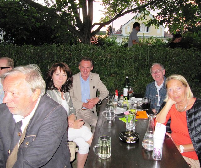 Auch die Prominenz ist vertreten: Gerda Eckl, Stadtrat Martin Czerny, Manfred Eckl