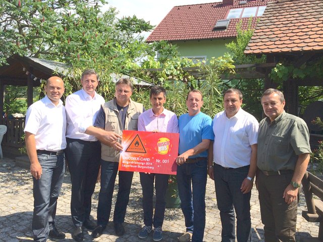 Die Vertreter der Discobus-Gemeinden und des Trägervereins präsentierten den Sommerfahrplan: LAbg. Mario Trinkl, LAbg. Ewald Schnecker, Bgm. Franz Josef Kern (St. Martin), LAbg. Christian Illedits, Erwin Hafner (Deutsch Kaltenbrunn), Helmut Sampt (Minihof-Liebau), Reinhard Knaus (Mühlgraben) | Foto: Verein Discobus