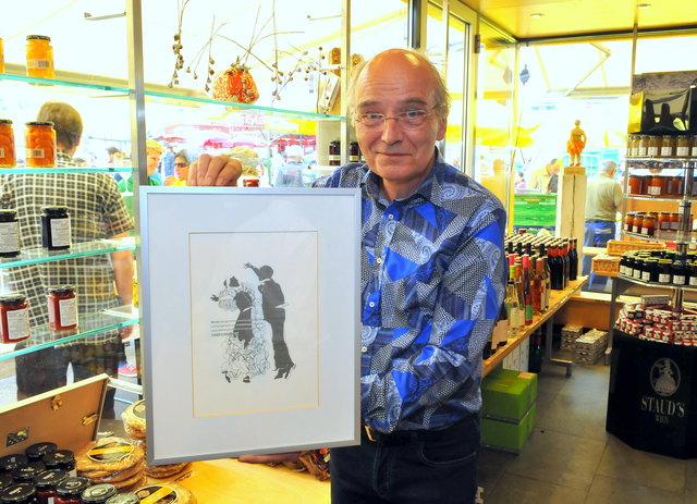 Hans Staud, Konfitürenhersteller und Qualitätsguru, stellte auch neue Kunst in seinem Marktstand aus