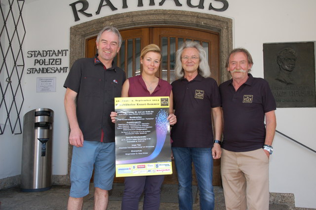 Hanspeter Jöchl (Kulturreferat Kitzbühel), Nicole Aschaber (TVB Kitzbühel), Oberdekan Kurt Pfeiffer, Sepp Kerscher (beide Künstler Gilde). | Foto: Foto: Felix Obermoser