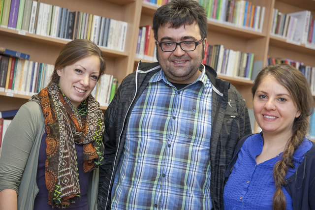 Im Einsatz für die Jugend: Sozialarbeiterin Kiki Reiterer, Obmann Ali Özbas und Ausstellungsorganisatorin Handan Özbas (v. l.) | Foto: Victory