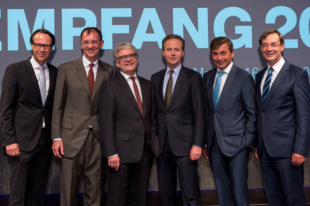 V OÖ-GF Joachim Haindl-Grutsch, IV OÖ-Vizepräsident Erich Wiesner (WIEHAG), IV OÖ-Vizepräsident Wolfgang Eder (voestalpine), IV-Präsident Georg Kapsch, IV OÖ-Vizepräsident Peter Neumann (ENGEL), IV OÖ-Präsident Axel Greiner (v. l.). | Foto: Alle Fotos: IV OÖ/Eric Krügl