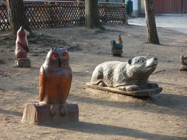 Im Pötzleinsdorfer Schlosspark gibt es nicht nur echte Tiere zu sehen.