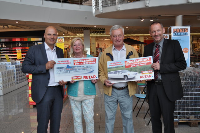 Die glücklichen Gewinner Henriette Pansi und Josef Schweiger (3.v.li.) mit WOCHE Geschäftsführer Robert Mack (1.v.li.) und Rutar Kärnten Vertriebsleiter Bernhard Modl | Foto: Peham