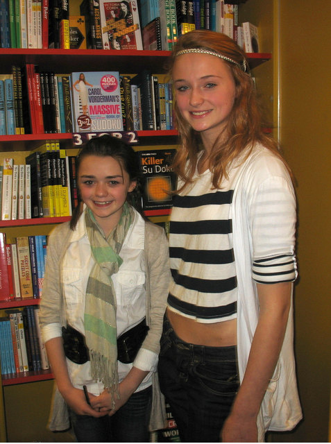 Maisie Williams und Sophie Turner | Foto: Jac Mac (flickr cc by-SA 2.0)