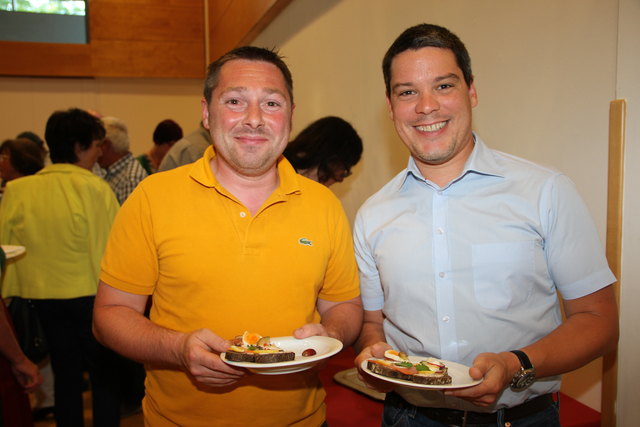 Köstliches Moor-Brot ließen sich Bäcker Christian Schmidhuber und Philipp Leininger schmecken.