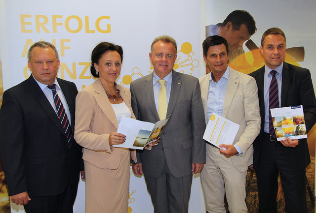 ÖVP und SPÖ sind sich einig: Rudolf Strommer, Michaela Resetar, Hans Niessl, Christian Illedits und Tourismusdirektor Mario Baier (von links). | Foto: Landesmedienservice