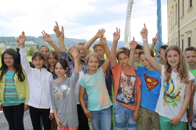 Wer will nochmals in den blauen Rettungsschlauch?