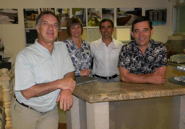 Bei Stein Schwarz in Moschendorf: Bgm. Werner Laky, Christine Schwarz, Kurt Schwarz, Josef Schwarz (v.l.) | Foto: Wirtschaftskammer