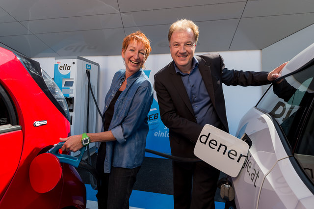 Eva Rossmann (Autorin und begeisterte E-Mobilistin) und Andras Dangl (Vorstand ELLA Ladeinfrastruktur AG) | Foto: Foto: privat