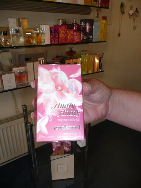 Beate Ullmann zeigt einen fruchtig-frischen Duft, der besonders bei Jugendlichen beliebt ist.