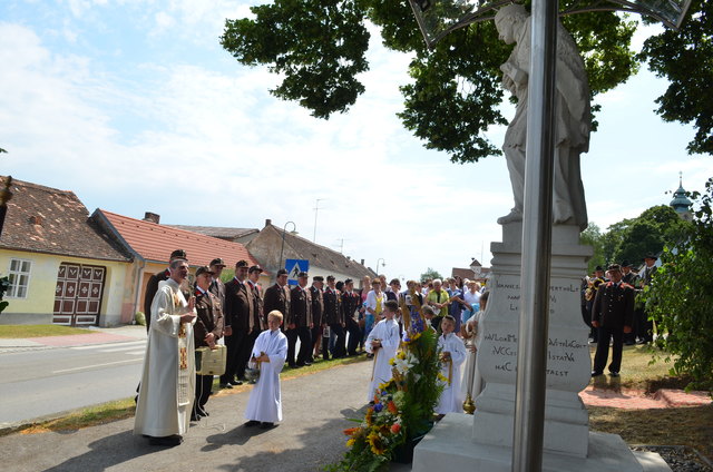 Segnung der Statue