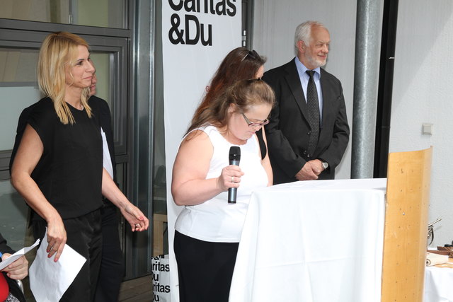 Daniela begrüßt die Gäste