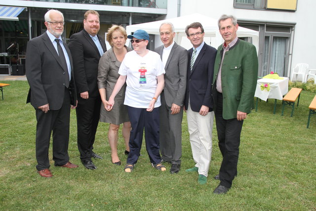 Obmann Tauchner, Bürgermeister Müller, Landesrätin Schwarz, Caritaspräsident Landau, Franz Piribauer, Martin Preineder