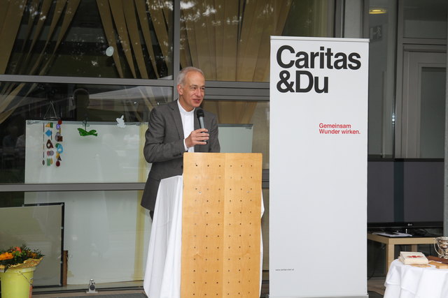 Caritaspräsident Michael Landau lobt das Projekt "Wohnhaus"