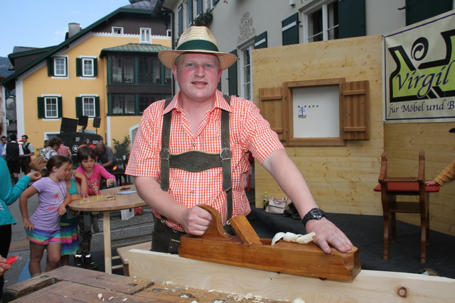 Handwerk in seiner ursprünglichen Form zeigte Tischler Virgil Eisl.