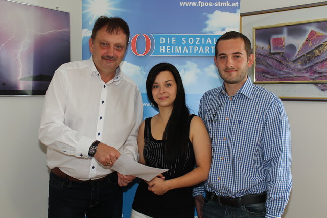 FPÖ-Bezirksparteiobmann Anton Kogler, Victoria Pervesler und Bezirksjugendobmann GR Jörg Pfeffer (v.l.).