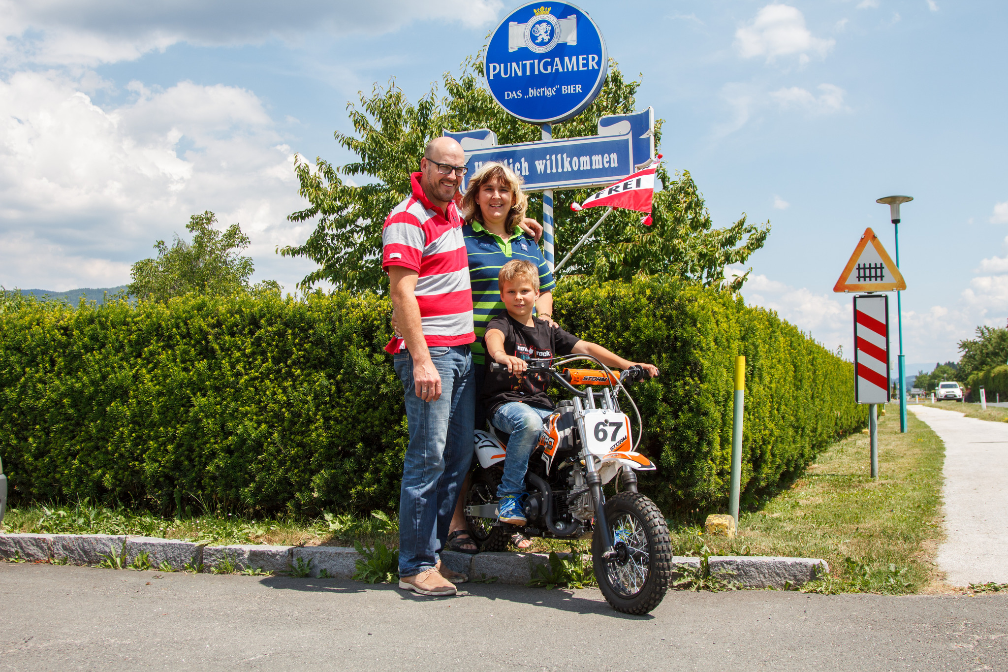 Er sucht sie zum motorradfahren