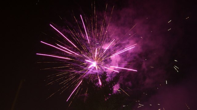 Beeindruckendes Riesenfeuerwerk beim Sonnwendfest der FF-Mauerbach.