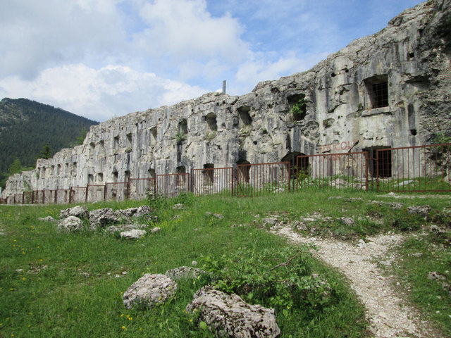 Das Werk Verle, der Soldatenfriedhof und das Fort Gschwent wurden besichtigt.