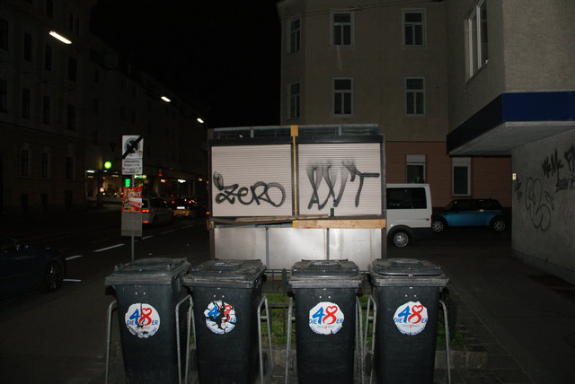 Die Würstelbude in der Jörgerstraße wurde leider verunstaltet.