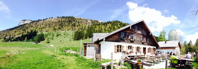 Ein beliebtes Ausflugsziel in St. Koloman ist die Auerhütte am Seewaldsee.