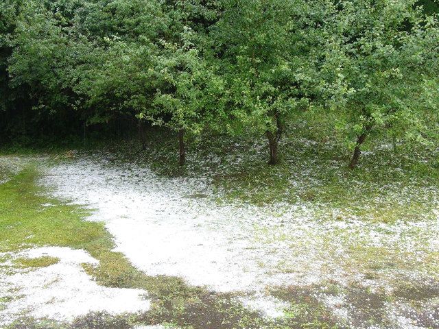 Winter mitten im Sommer wurde es durch ein Hagelunwetter am Montag, dem 23. Juni 2014 um 17 Uhr.