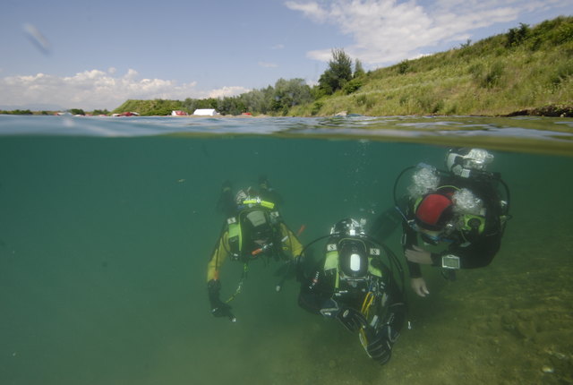 Gefährlich: Das Element Wasser ist mit Vorsicht zu genießen, sich aufeinander verlassen zu können oft lebensrettend.