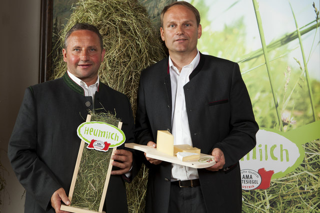 Zogen erfolgreiche Bilanz über zehn Jahre ARGE Heumilch: Obmann Karl Neuhofer (l.) und Koordinator Andreas Geisler