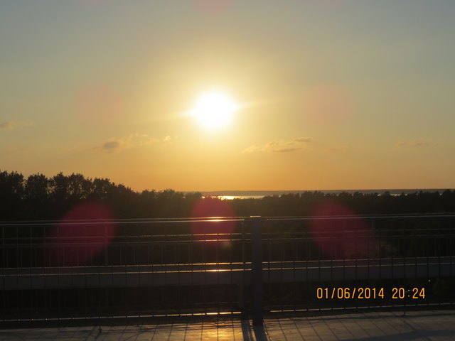 Sonnenuntergang mit drei roten Punkten, irgendwie mystisch!!!