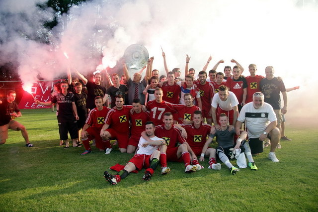 Das Schlossparkstadion in Halbenrain brannte, als der Meistertitel in der letzten Runde fixiert wurde.