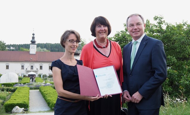 Marion Schwarz vom Verein Arche Noah mit der Präsidentin der Österreichischen UNESCO-Kommission, Eva Nowotny und Agrar-Landesrat Stephan Pernkopf