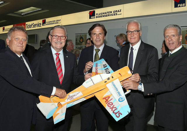 Feierten die "Geburtsstunde" des Flughafen: Wolfgang Malik (Holding), Ldtg.-Präs. Franz Majcen, LH Franz Voves, StR. Gerhard Rüsch und Flughafendir. Gerhard Widmann, v. l.