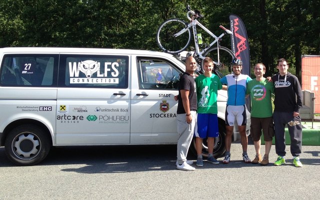 Hannes Pöhl (mi.) samt Betreuer-Team Chris Vergara, Nils Pöhl, Gris Graßl und Kevin Bell.