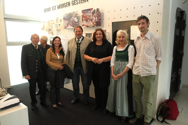 Gabi Gschiel (2. v. r.) lud zur Eröffnung ins Köflacher Rathaus mit "Hausherr" Bgm. Willi Zagler
