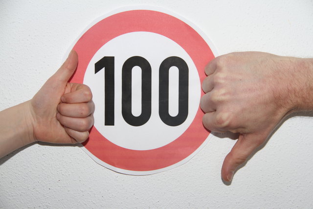Pro und Contra Tempo 100: Ab Herbst 2014 heißt es Fuß weg vom Gas.