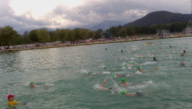 für Kinder des Jahrgangs 1999 - 2008 fand heute der Schwimm- und Laufwettbewerb statt. 50 bzw. 100 m schwimmen und 900 bzw. 1800 m laufen nach Altersstufen gestaffelt.