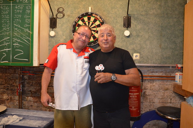 Bad Boy (r.) und Babylonier: Darts-Präsident Wolfgang Winkler (r.) und sein Vize Martin Rauch: „Wir sind wie eine große Familie"