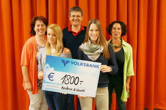 Naemi Zopf und Andrea Putz sammelten Spenden für ein Hilfsprojekt in Afrika. | Foto: KK