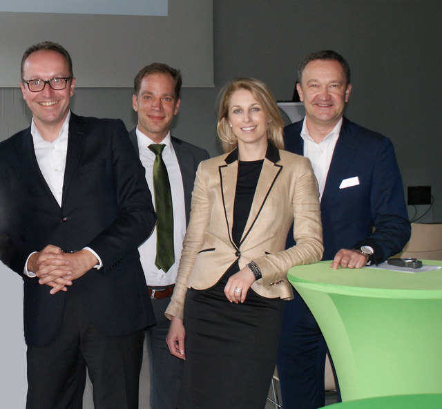 Diskutierten in Wels zum Thema „Alternative Finanzierungsmöglichkeiten für den Mittelstand“ (v.l.): Jörg Flechtner (Portfolio Consult, Starnberg), Rainer Wienke und Miriam Korn (Börse München) mit Gastgeber Horst Dick (Zürcher Kantonalbank Österreich AG). | Foto: ZKB OÖ