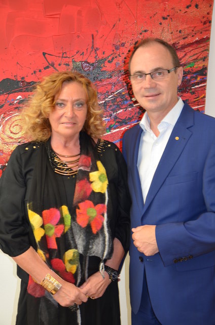 LHStv. Franz Steindl mit der Künstlerin Andrea Ballon