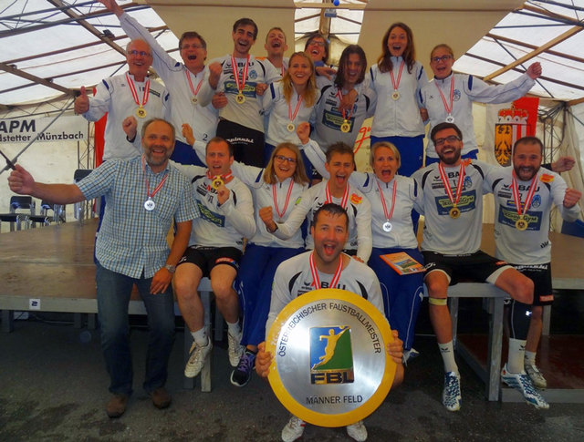 Die erfolgreichen BL Teams des FBC ASKÖ Urfahr! Meister Männer und Vizemeister Frauen (Foto: FBC)