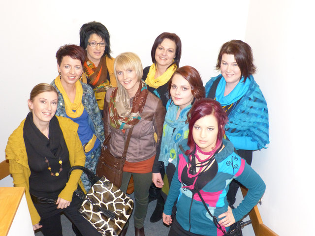 Diese Models laufen in Helfenberg. Sie präsentieren fair gehandelte Mode. | Foto: Foto: privat