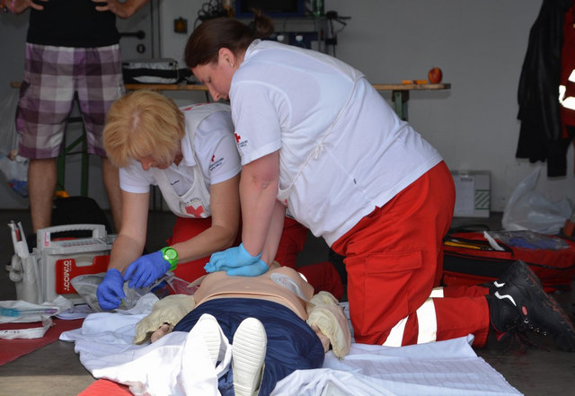 Maria Köberl und Daniela Bachmair beim Bewerb. | Foto: RK/Kirchdorf