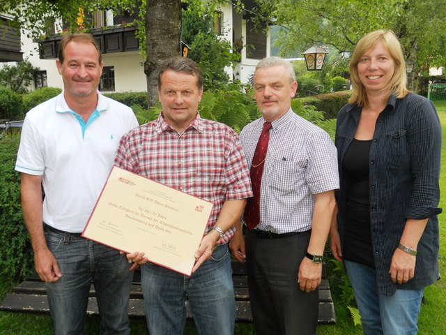Bgm. Anton Margreiter, HS-Dir. Albert Sieberer, Bez.-Obm. Georg Scharnagl, GF Margarete Ringler (v. li.) | Foto: Foto: Schwaiger