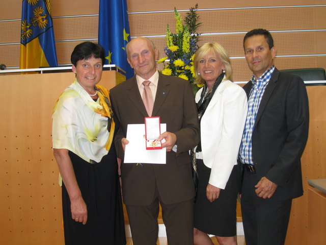 Foto privat
v.l.n.r. StR Ing. Veronika Haas, GPO Anton Bauer, GR Elisabeth
Nadlinger, GR Josef Braunstein | Foto: privat