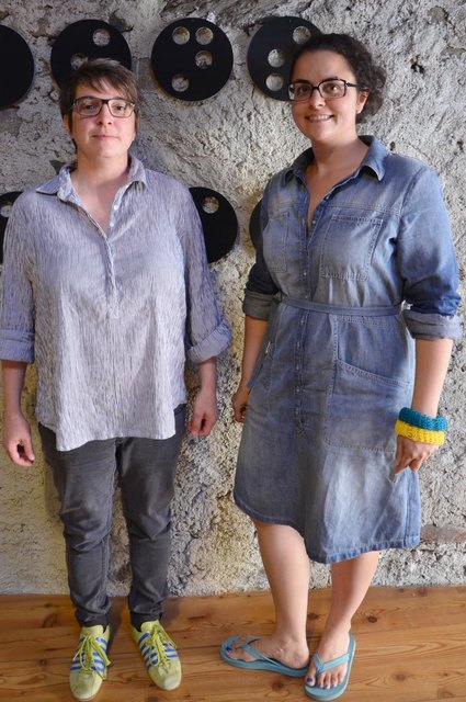 Die Schweizer Bildhauerin Nancy Wälti (li.) mit Kuratorin Linda Thalmann, Wien